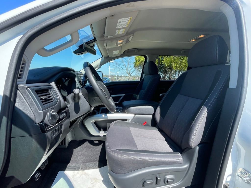 Used 2024 Nissan Titan SV w/ SV Convenience Package image 27
