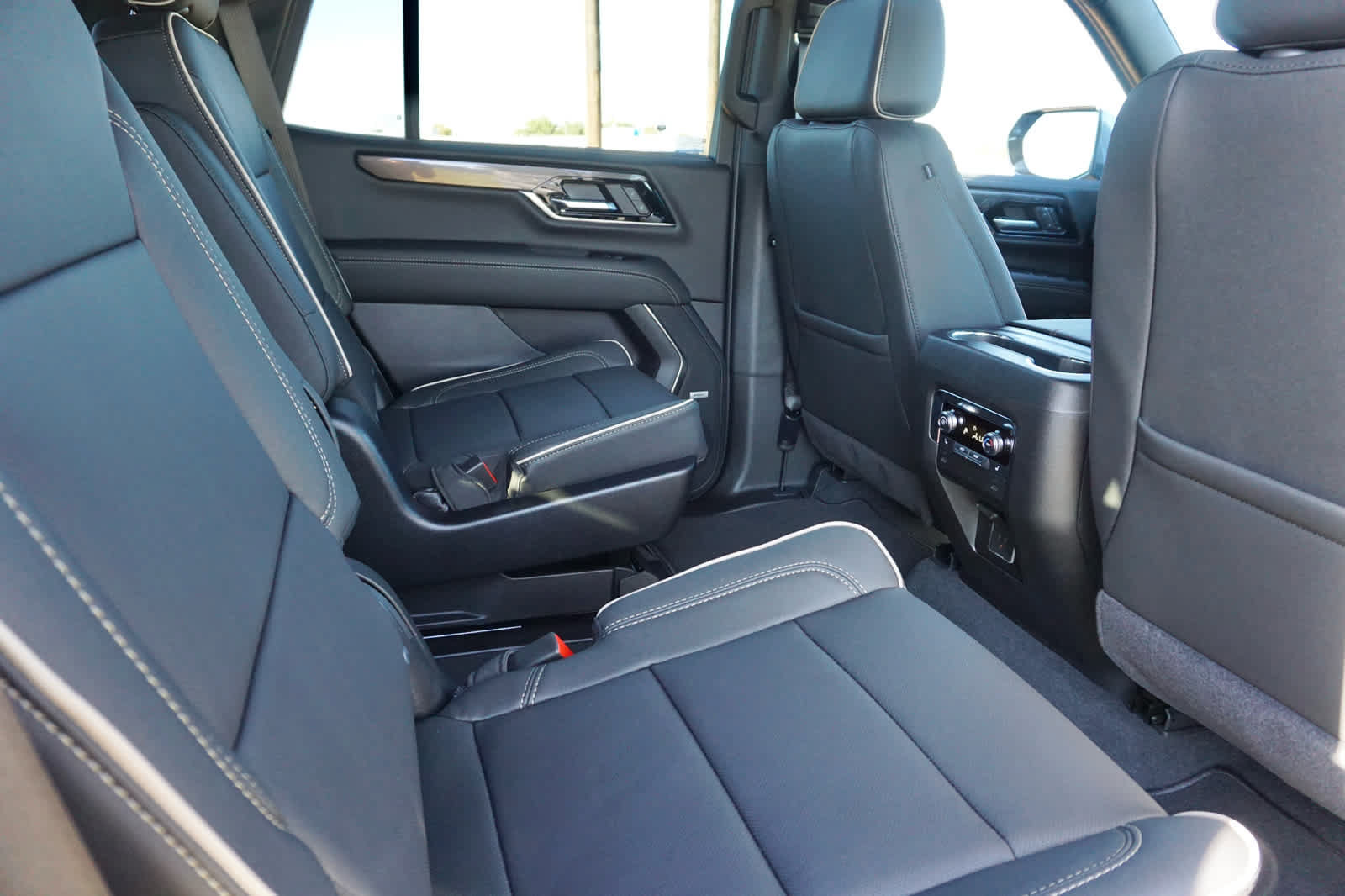 New 2027 GMC Yukon Elevation w/ Technology Package AWD/4WD image 31