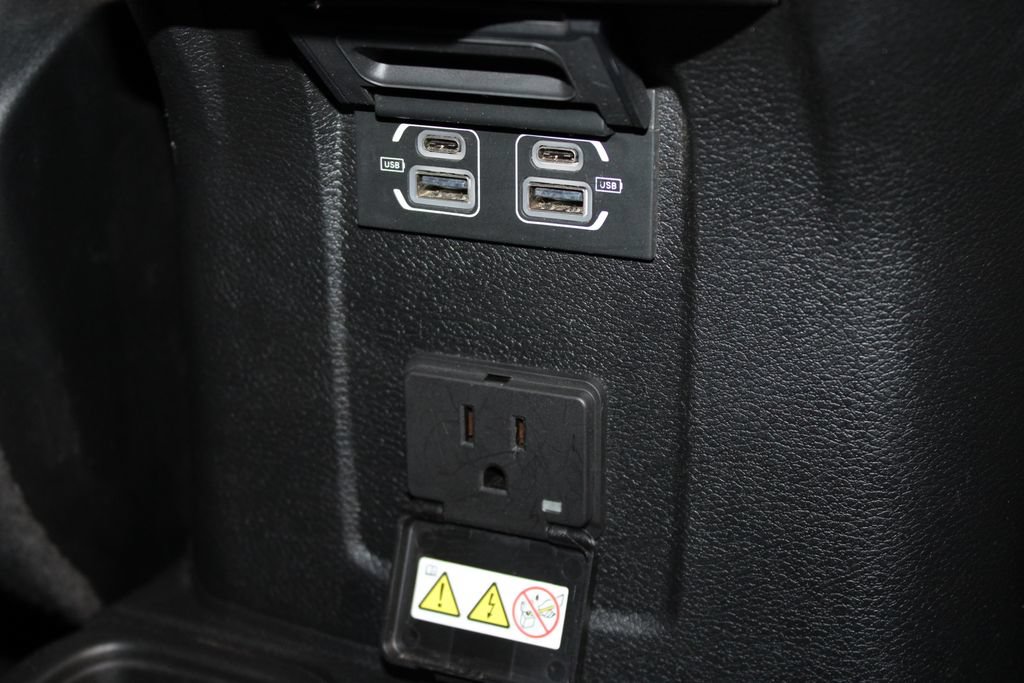 Used 2025 Jeep Wrangler Unlimited Sahara AWD/4WD image 33