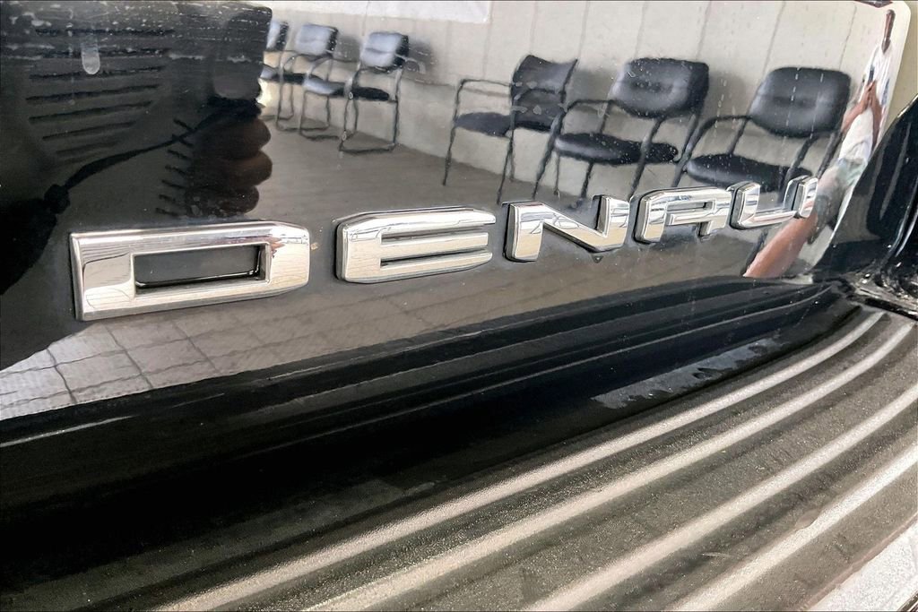 Used 2024 GMC Yukon XL Denali image 21