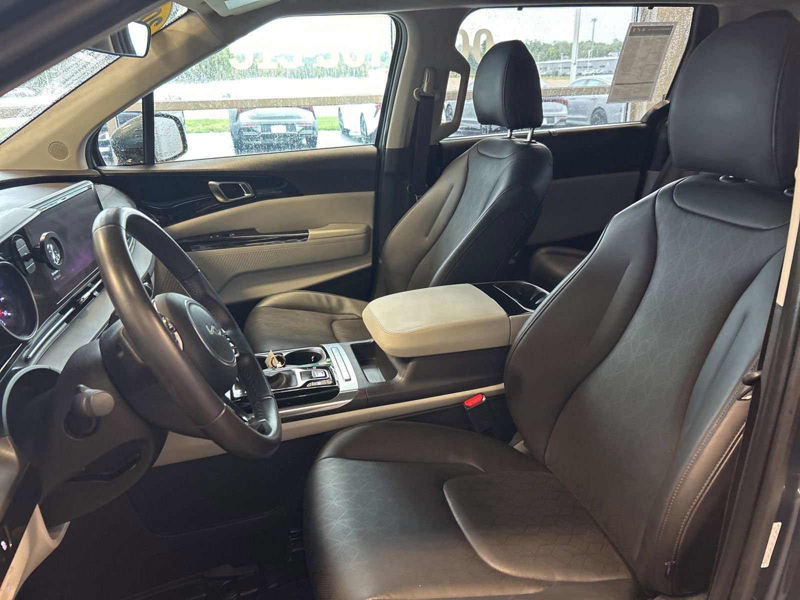 Certified 2024 Kia Carnival EX image 21