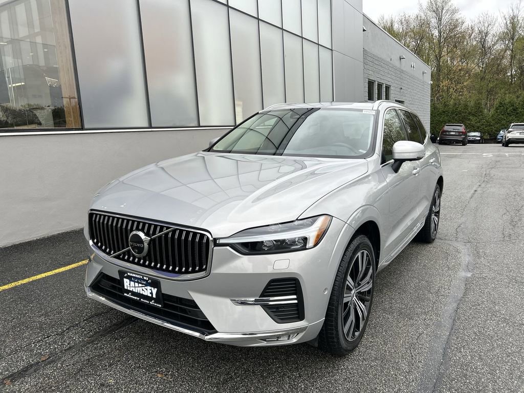 Certified 2023 Volvo XC60 B5 Plus AWD/4WD image 4