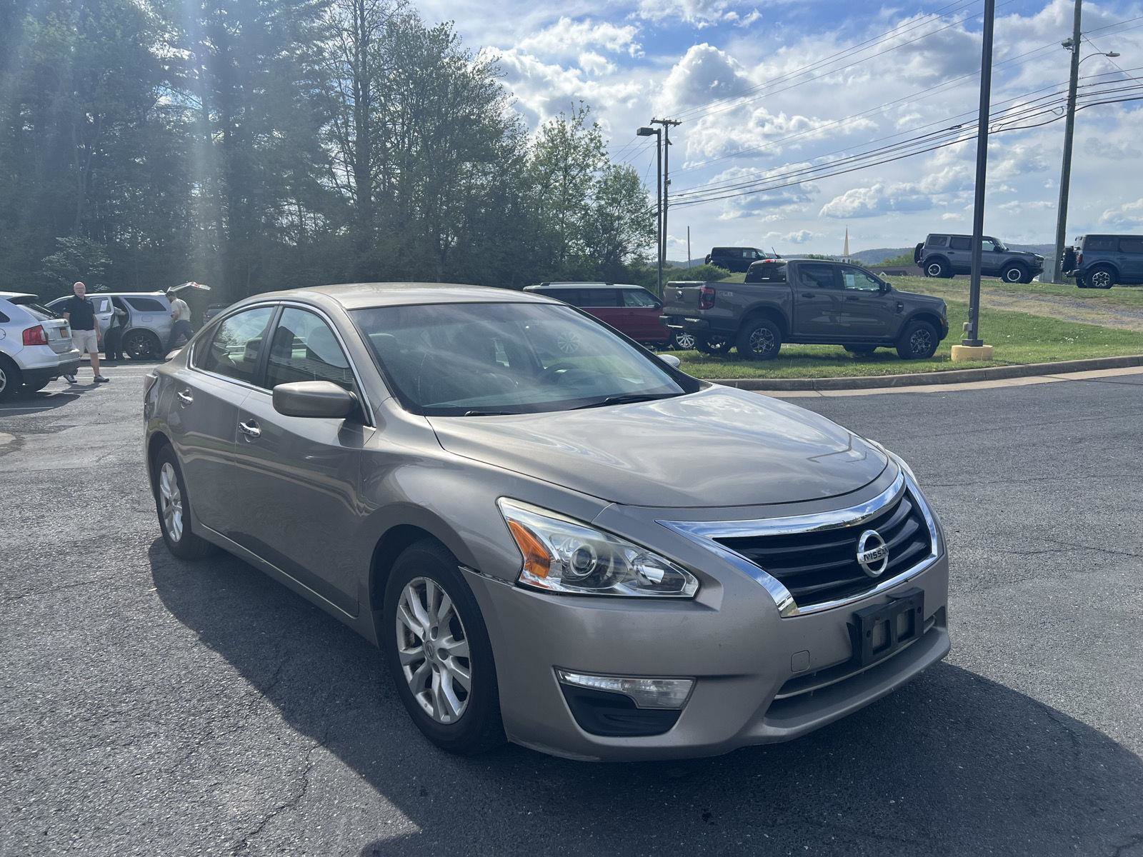 Used 2014 Nissan Altima 2.5 S w/ Sport Value Package FWD image 6