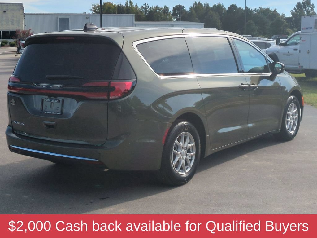 New 2027 Chrysler Pacifica Select FWD image 4