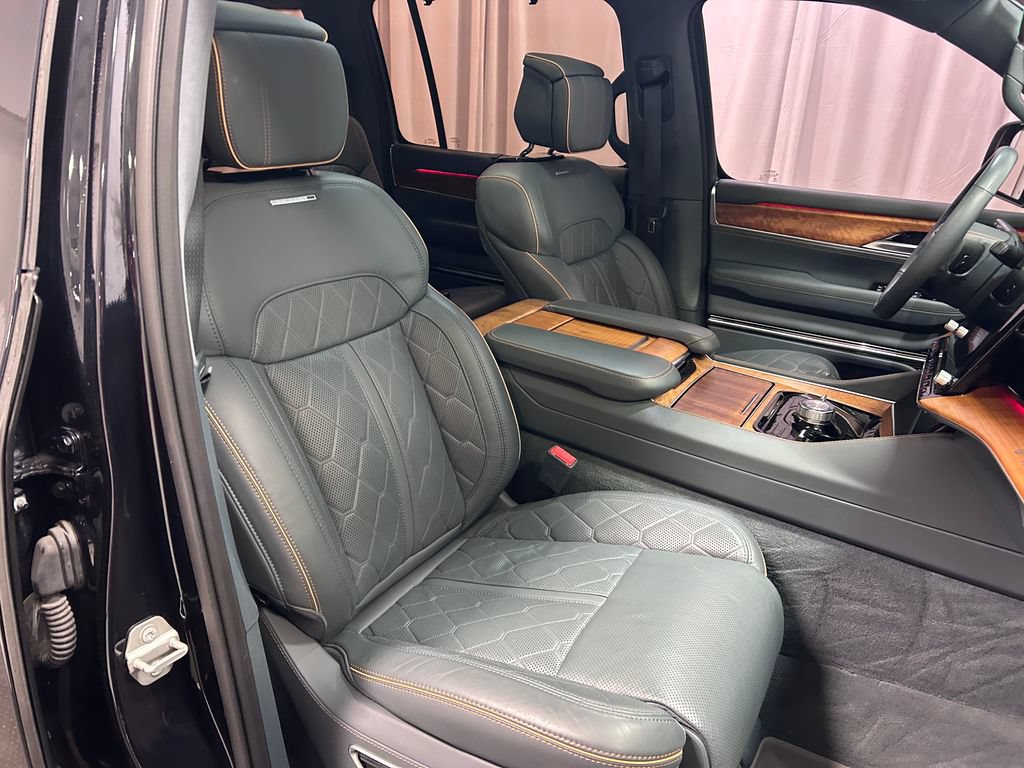 Used 2024 Jeep Grand Wagoneer Series III AWD/4WD image 24