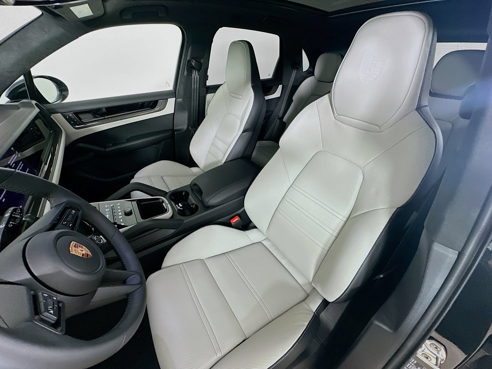 New 2026 Porsche Cayenne GTS AWD/4WD image 33