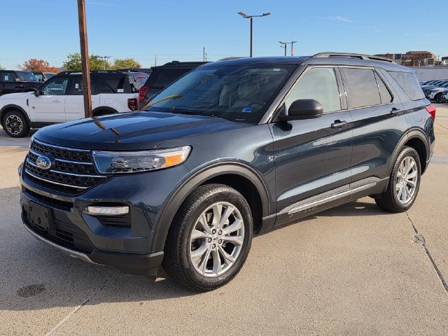 Used 2024 Ford Explorer XLT w/ Equipment Group 202A AWD/4WD image 9