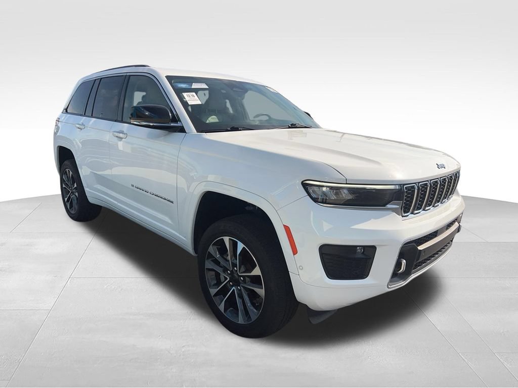 Used 2023 Jeep Grand Cherokee Overland w/ Luxury Tech Group IV AWD/4WD image 19