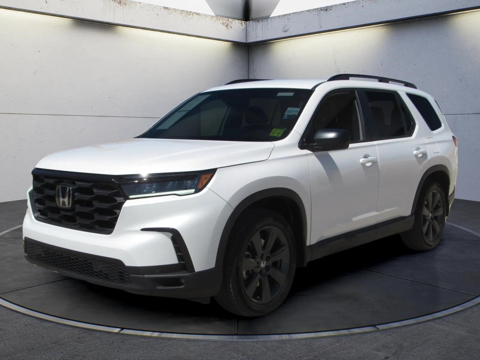 Certified 2025 Honda Pilot Sport image 1