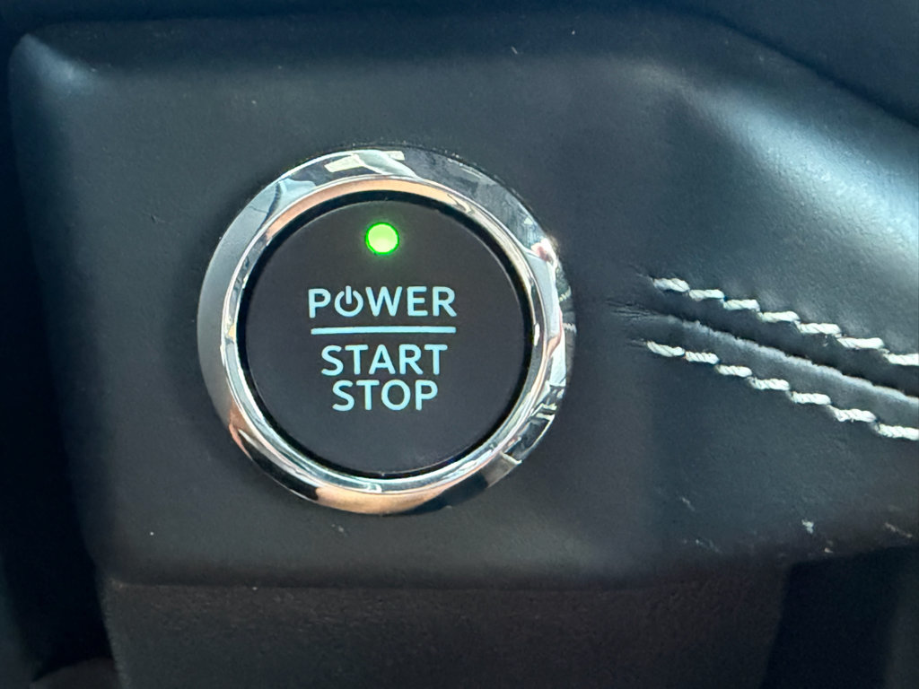 Used 2023 Ford F150 Lightning Platinum AWD/4WD image 19