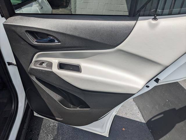 Used 2018 Chevrolet Equinox LS AWD/4WD image 15