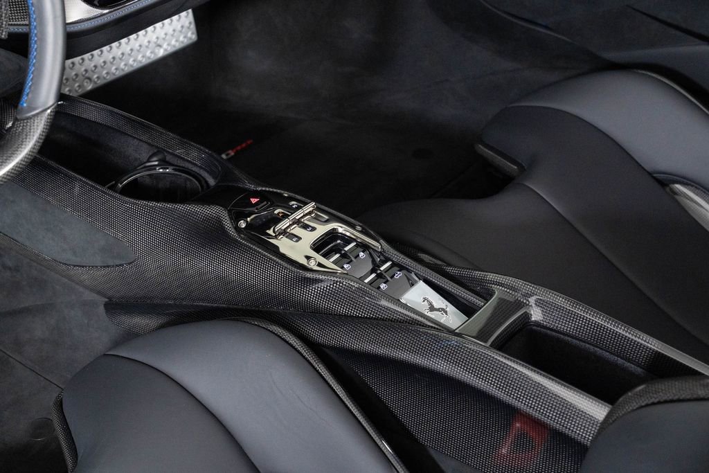 Used 2022 Ferrari SF90 Spider image 38