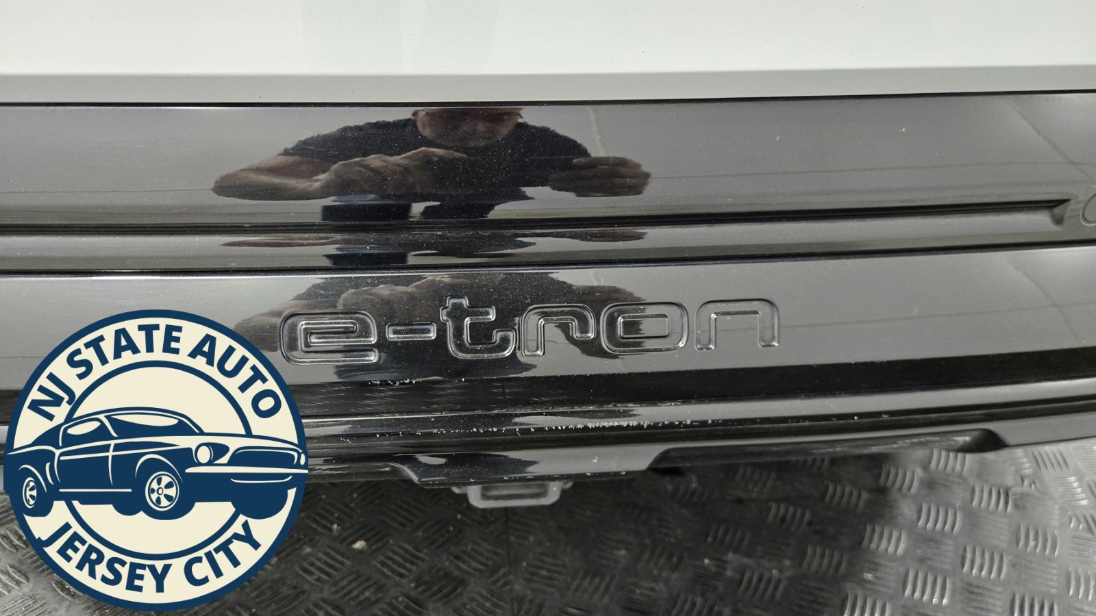 Used 2024 Audi Q8 e-tron Premium Plus image 34