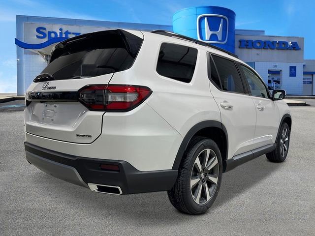 New 2025 Honda Pilot Touring image 3