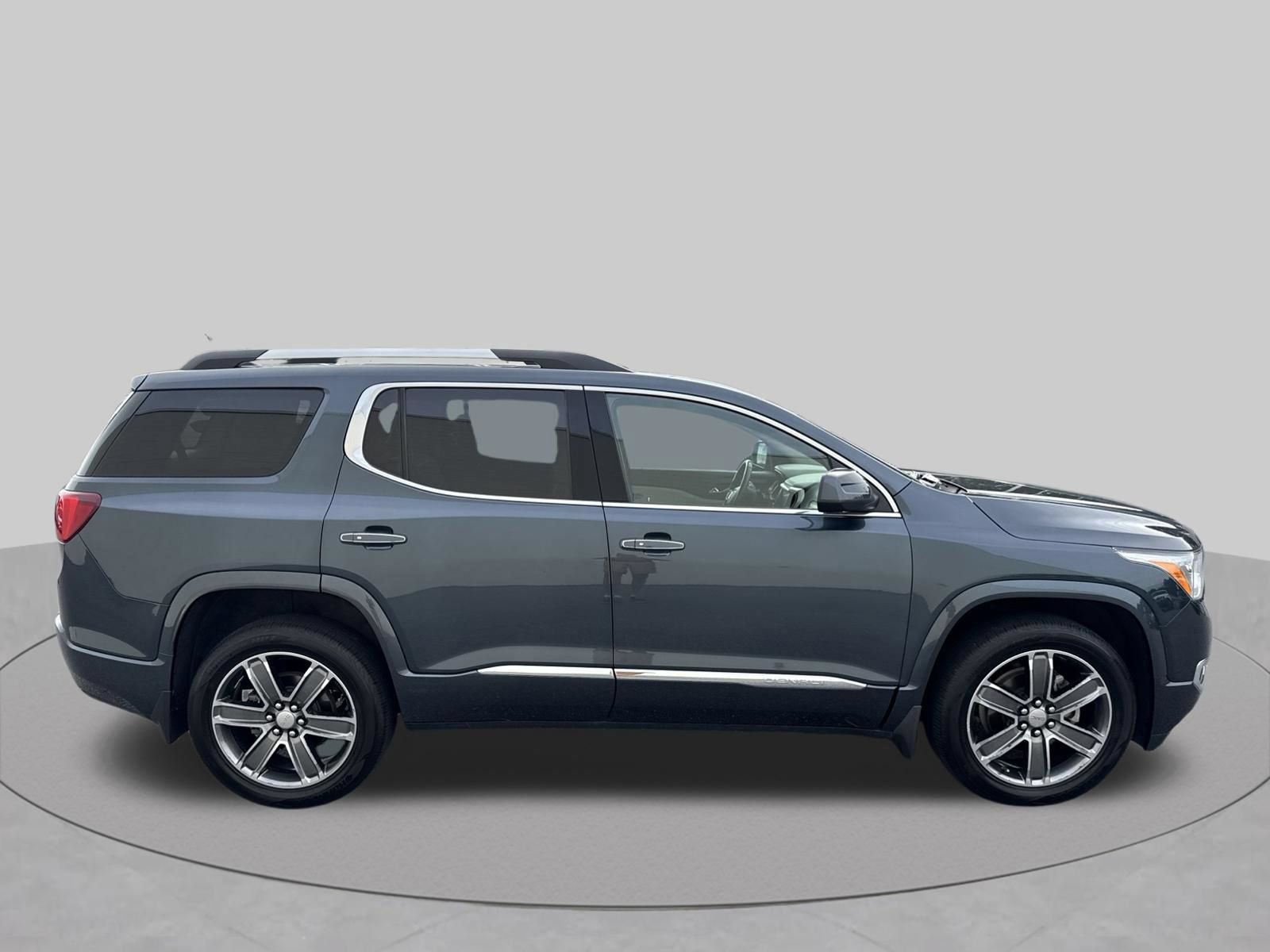 Used 2019 GMC Acadia Denali w/ Technology Package FWD image 9