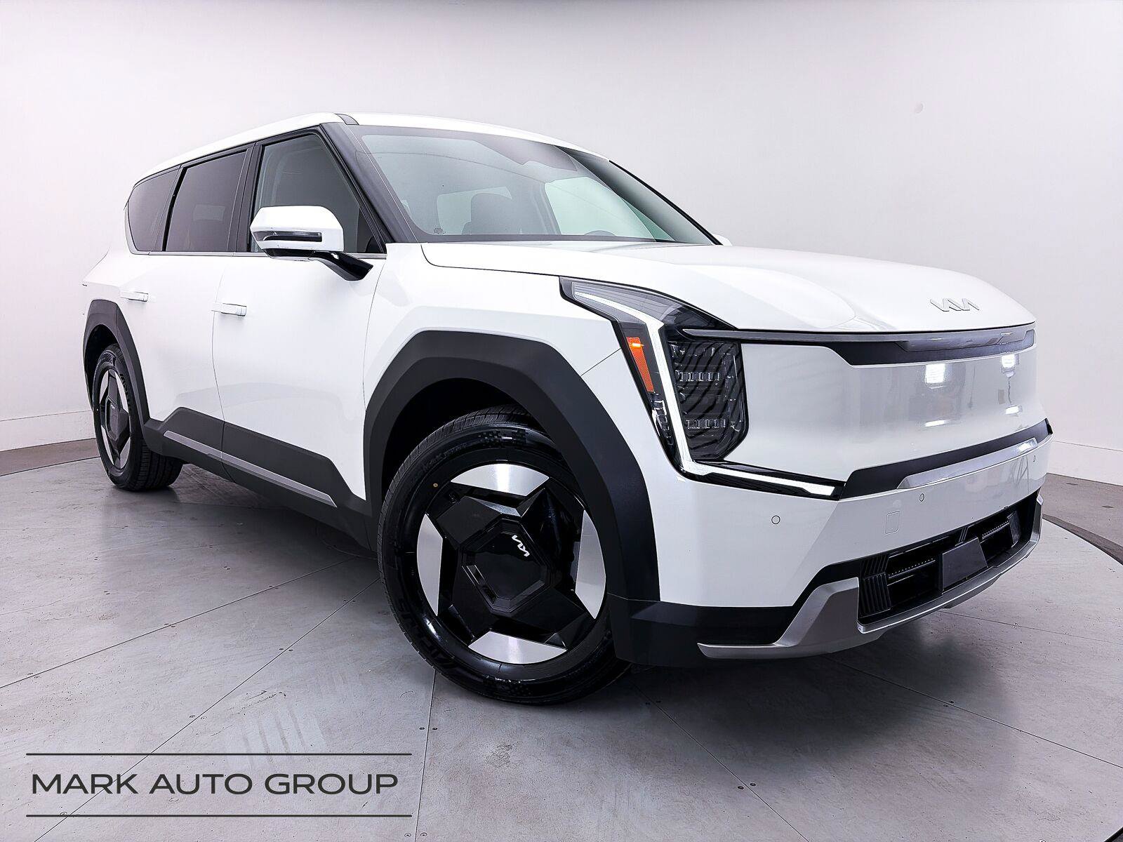 Used 2024 Kia EV9 Light Long Range RWD image 1