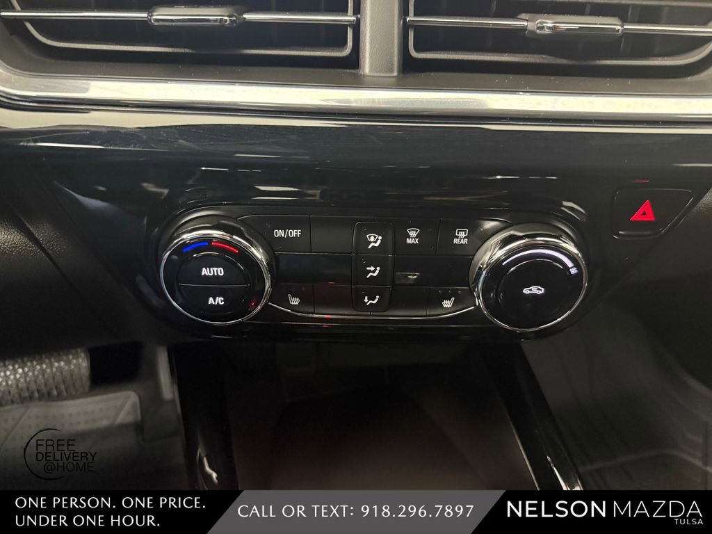 Used 2025 Chevrolet Trax RS w/ Driver Confidence Package image 29