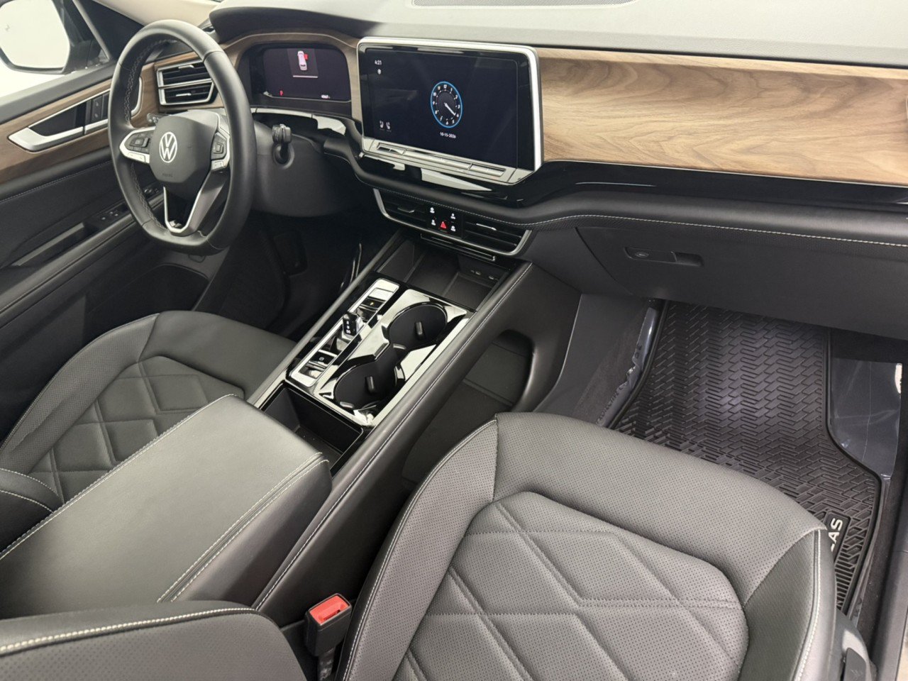 Used 2024 Volkswagen Atlas SE AWD/4WD image 11