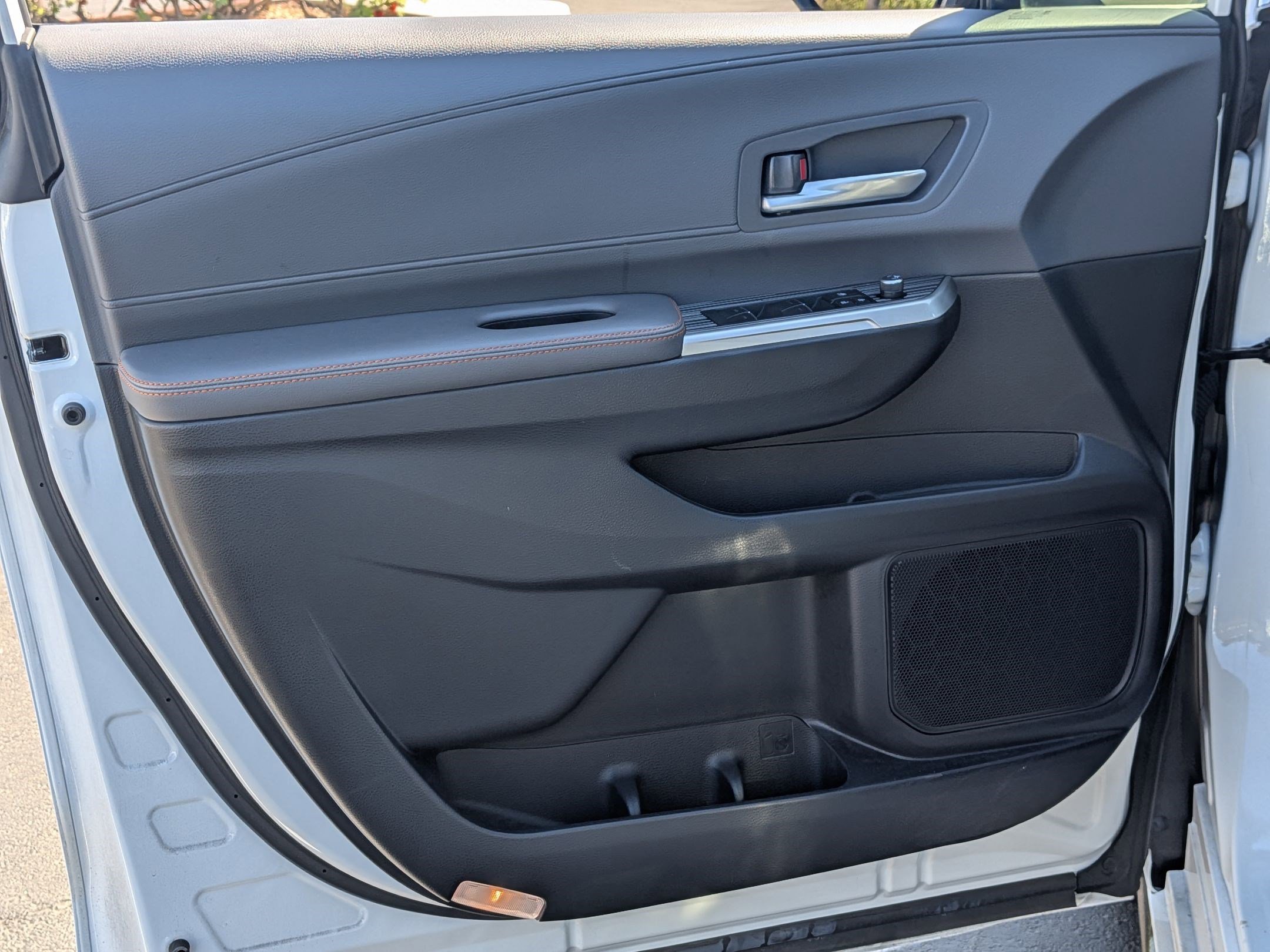 Used 2024 Toyota Sienna XSE w/ XSE Plus Package image 14