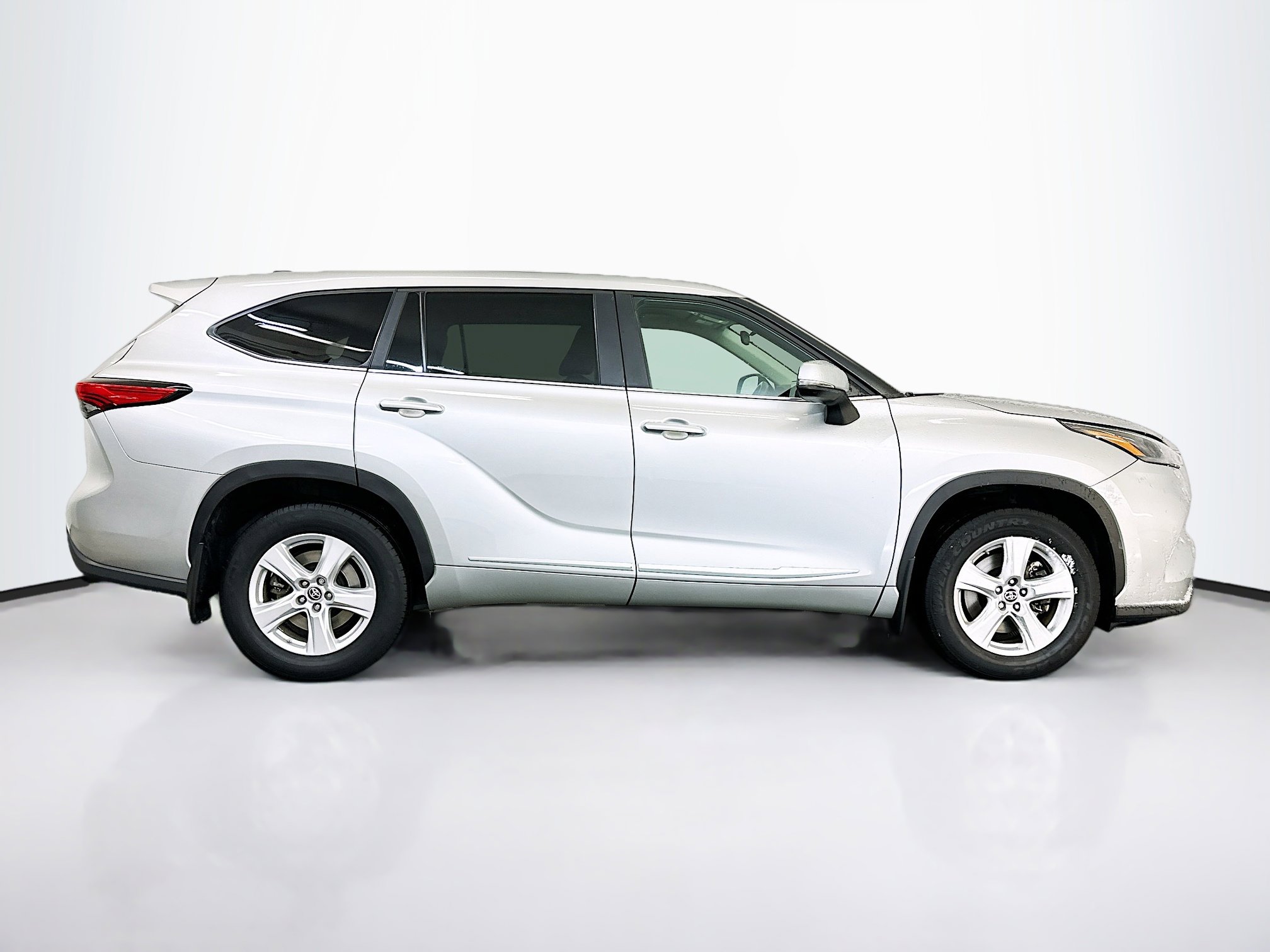 Used 2023 Toyota Highlander LE image 10