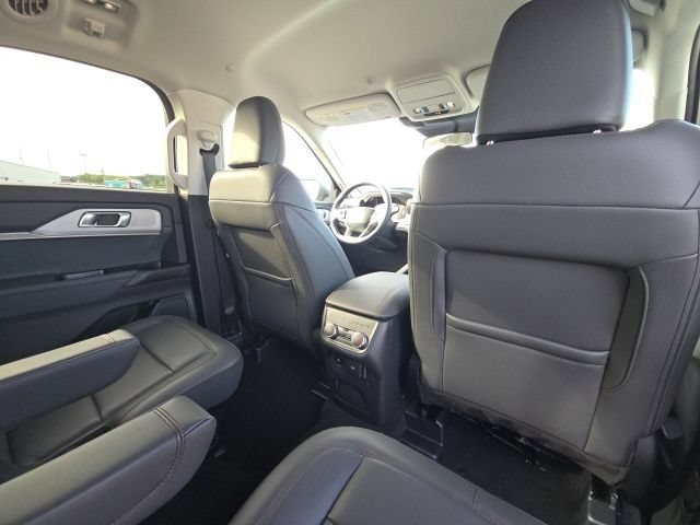 Used 2025 Ford Explorer Active w/ Active Comfort Package RWD image 17
