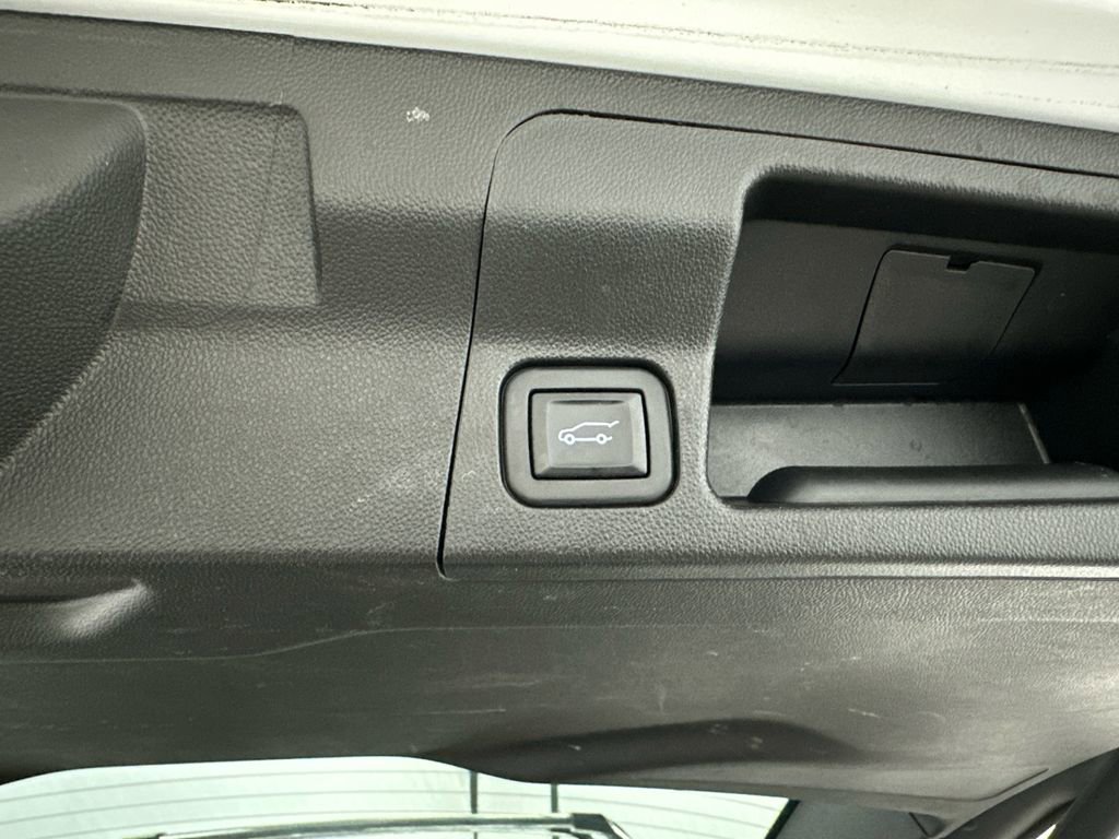 Used 2020 GMC Acadia Denali w/ Technology Package FWD image 22