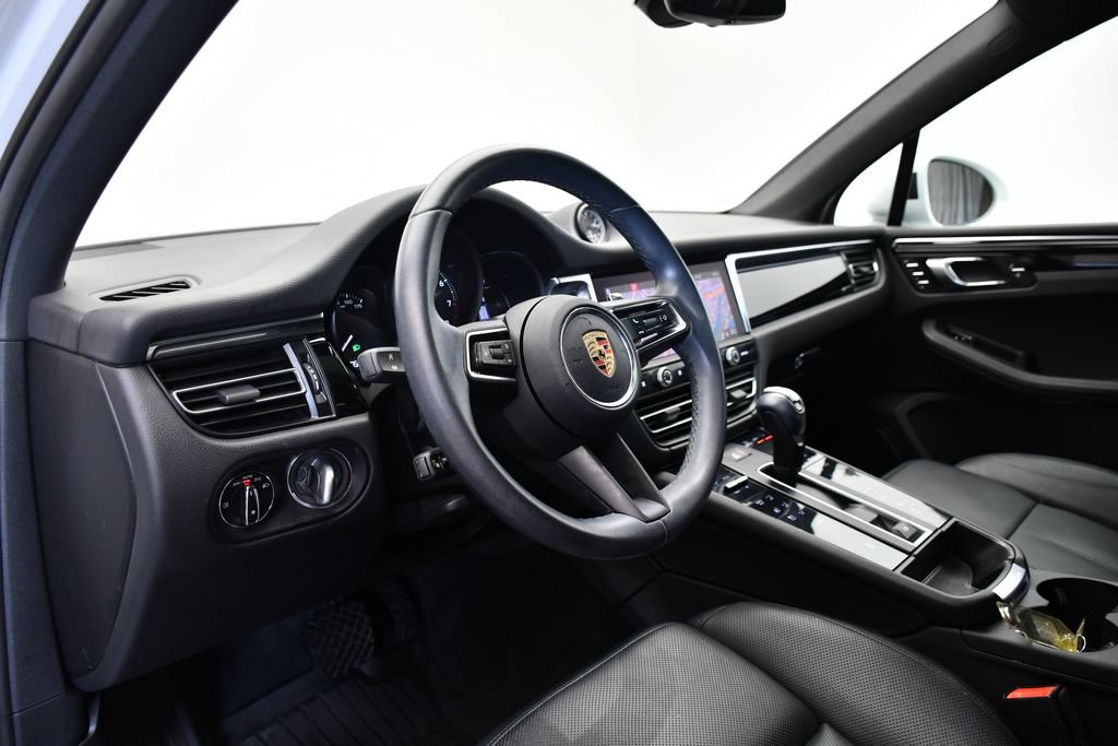 Certified 2023 Porsche Macan AWD/4WD image 4
