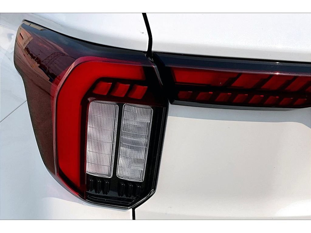 Used 2025 Ford Explorer ST AWD/4WD image 37