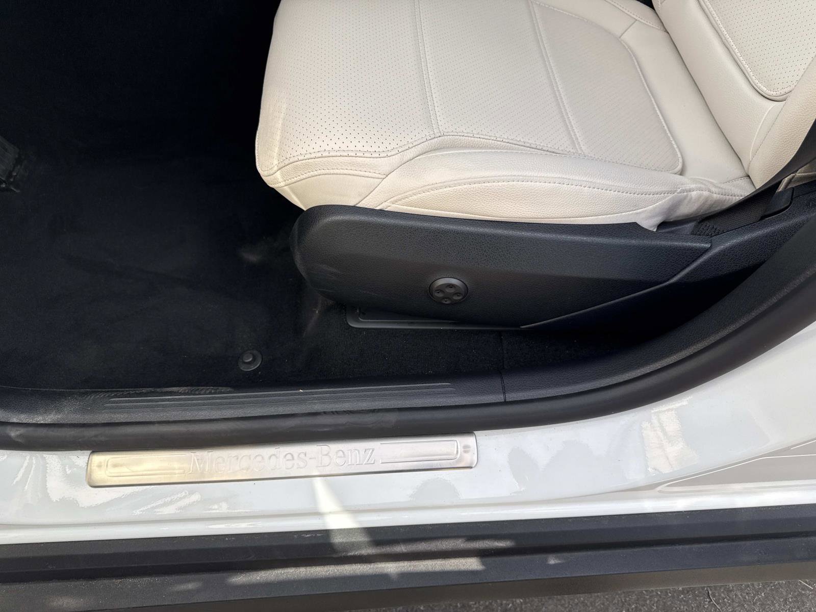 Used 2025 Mercedes-Benz GLC 300 image 21