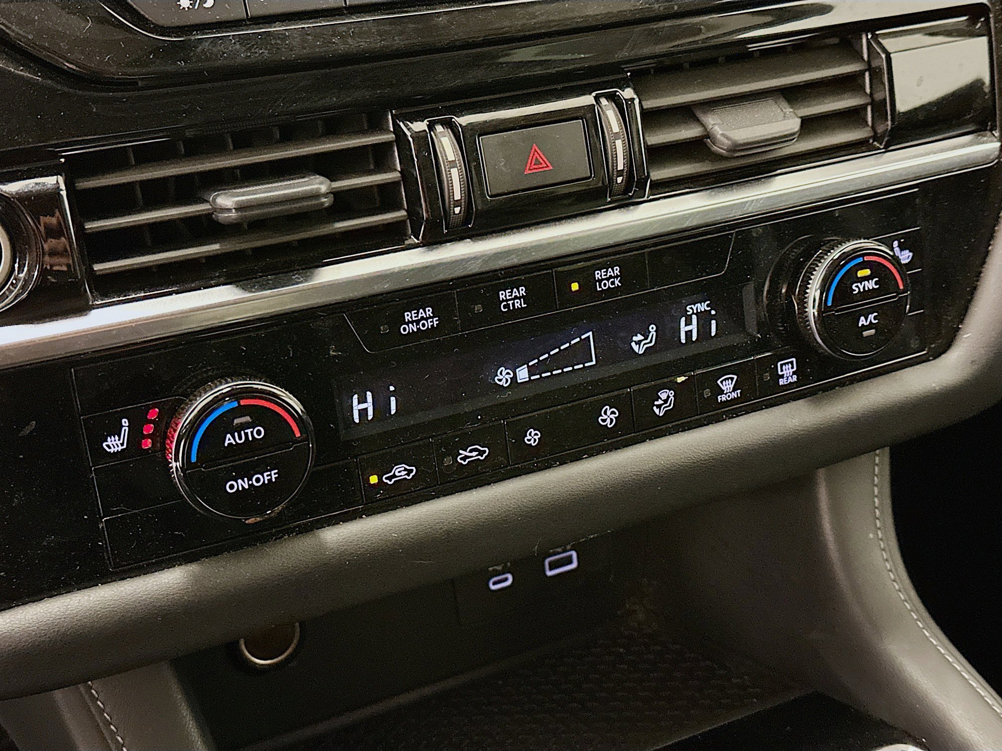 Used 2023 Nissan Pathfinder SV w/ SV Premium Package image 23