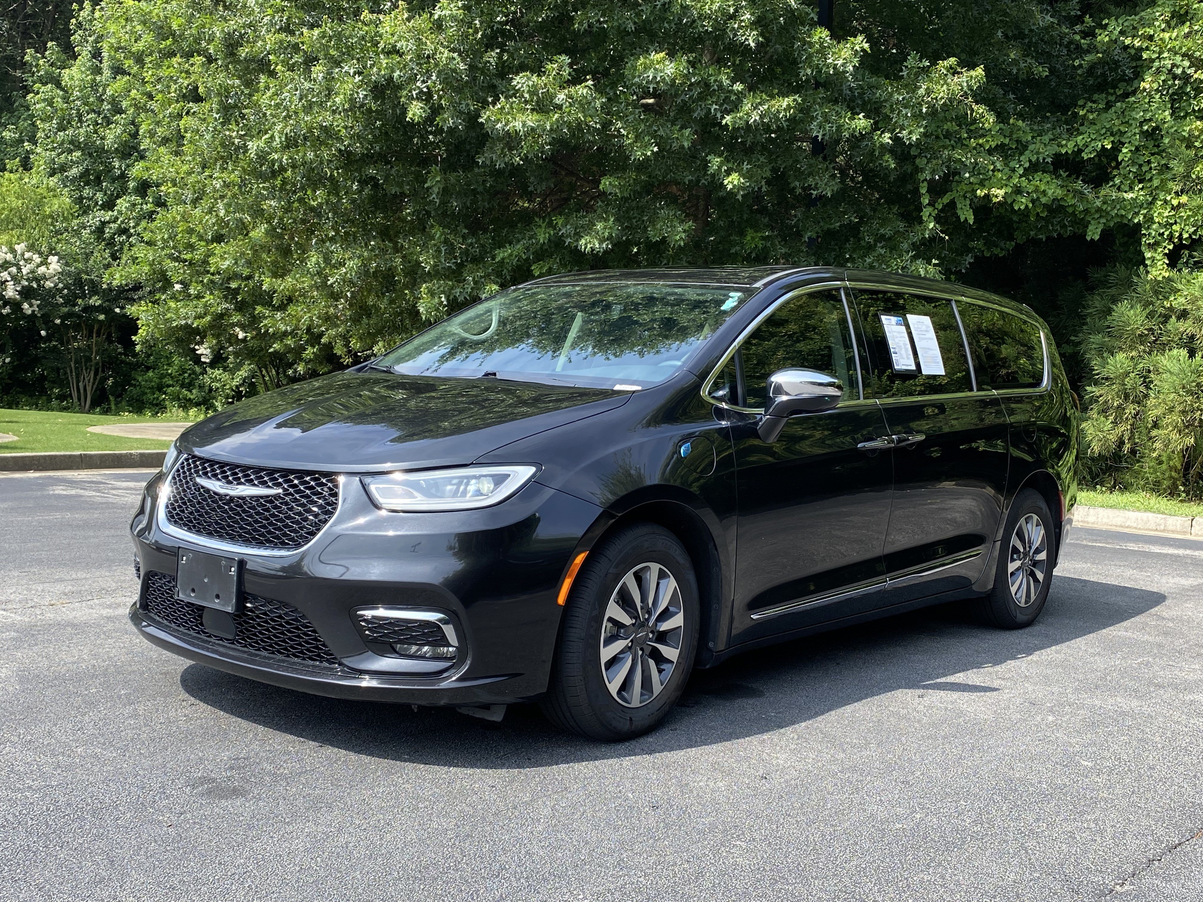 Used 2023 Chrysler Pacifica Limited FWD image 5