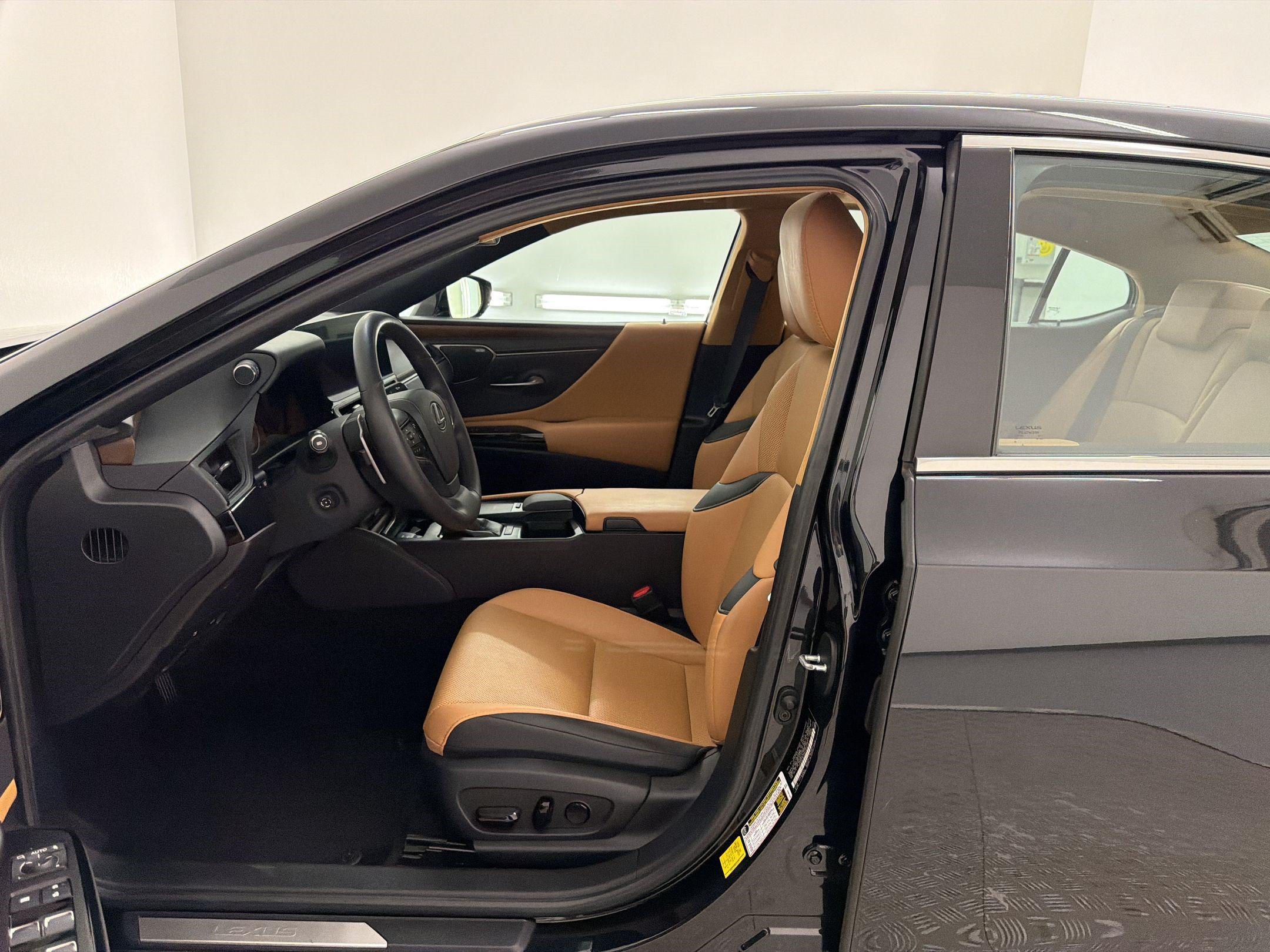 Certified 2022 Lexus ES 350 w/ Premium Package FWD image 5