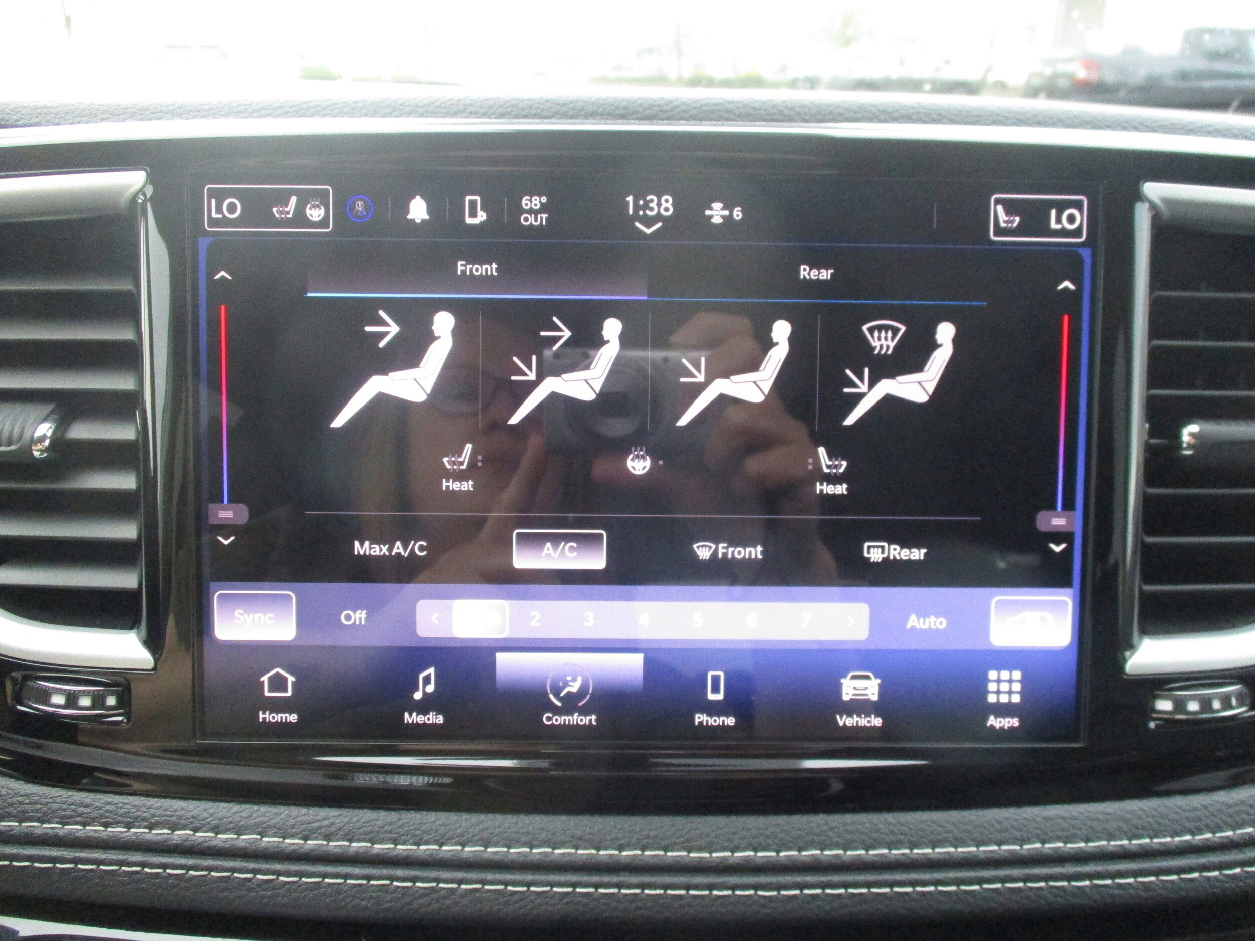 Used 2024 Chrysler Pacifica Touring-L w/ Road Tripper Package FWD image 23