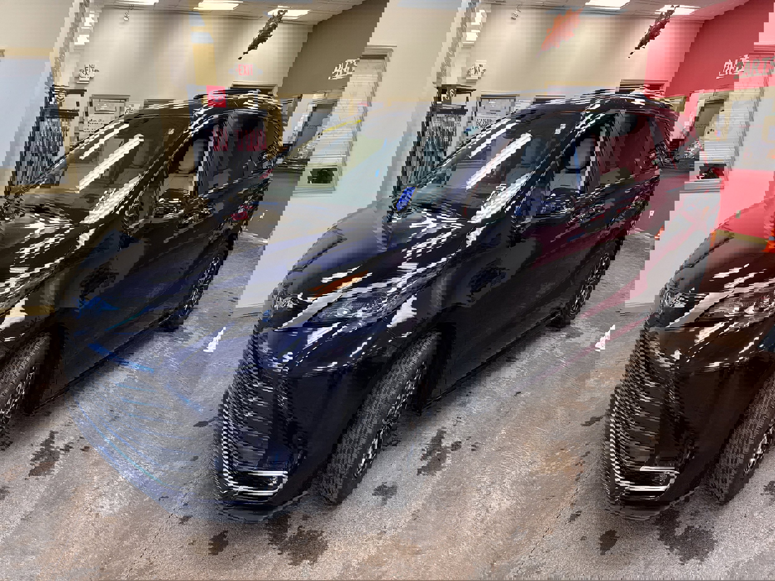 Used 2025 Toyota Sienna Platinum image 3