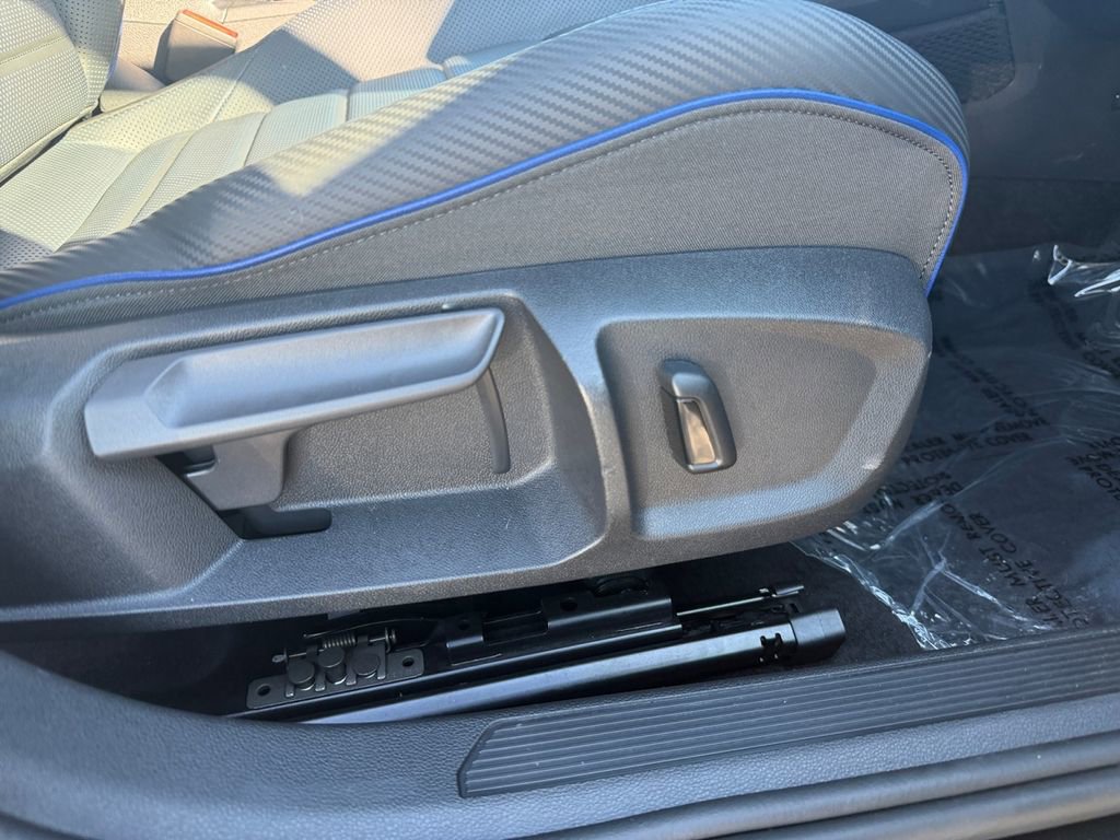 Used 2024 Volkswagen Golf R image 29