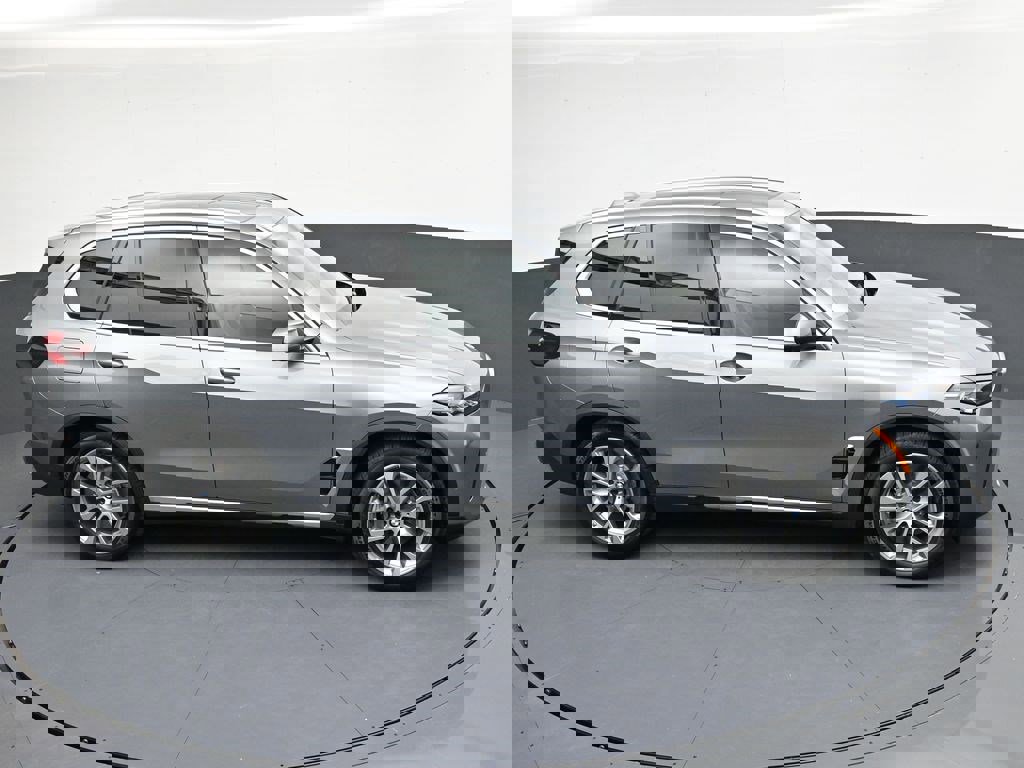 Used 2026 BMW X5 xDrive50e w/ Climate Comfort Package image 18