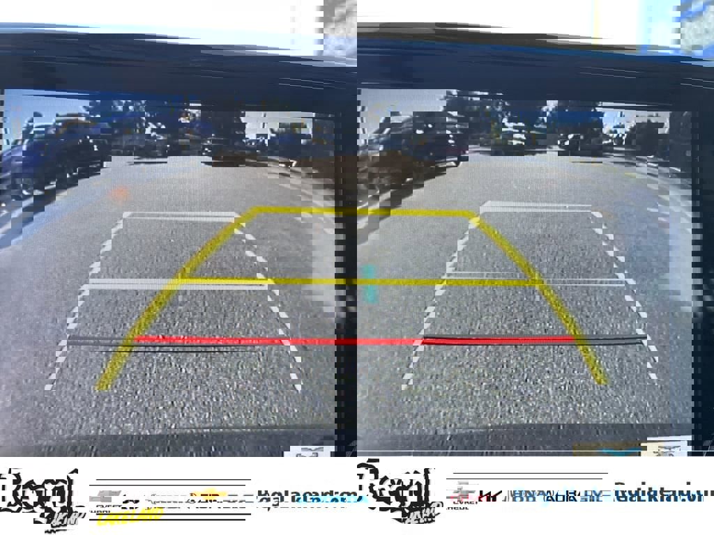 Used 2023 Toyota Sienna Limited image 25