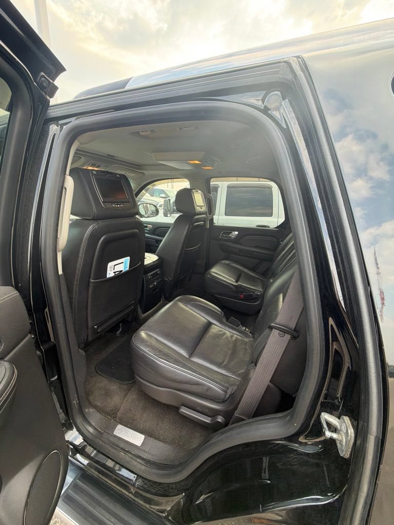 Used 2013 Cadillac Escalade Platinum AWD/4WD image 12