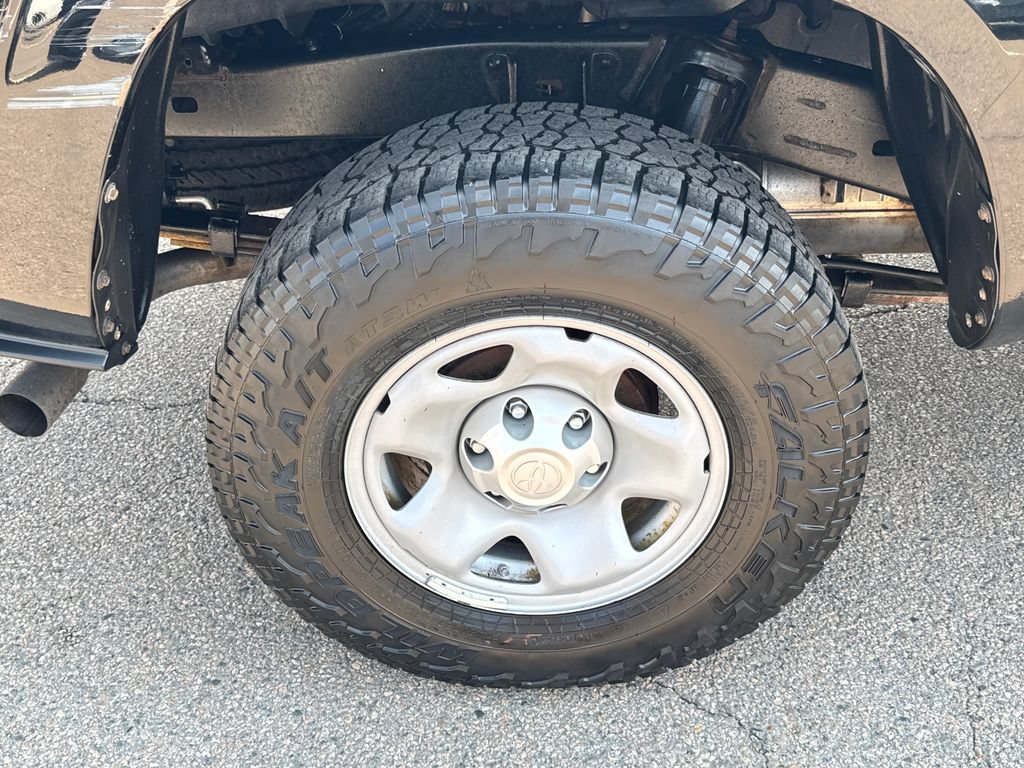 Used 2018 Toyota Tacoma SR5 AWD/4WD image 40
