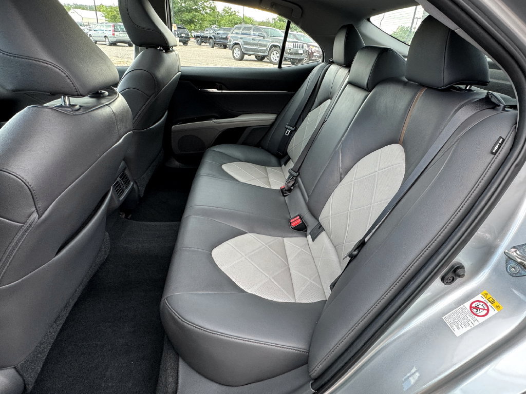 Used 2018 Toyota Camry XLE FWD image 35