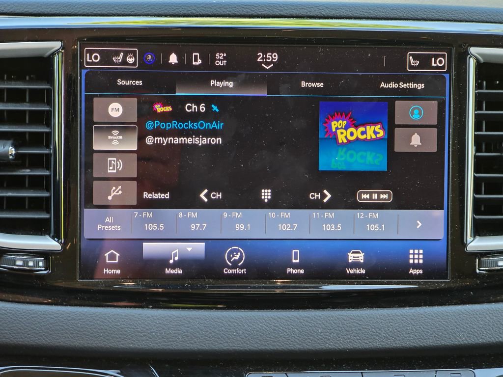 Used 2023 Chrysler Pacifica Touring-L FWD image 8