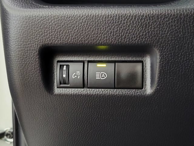Used 2025 Toyota RAV4 XLE FWD image 23