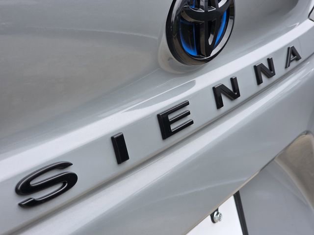 Used 2025 Toyota Sienna XLE Woodland Edition AWD/4WD image 8