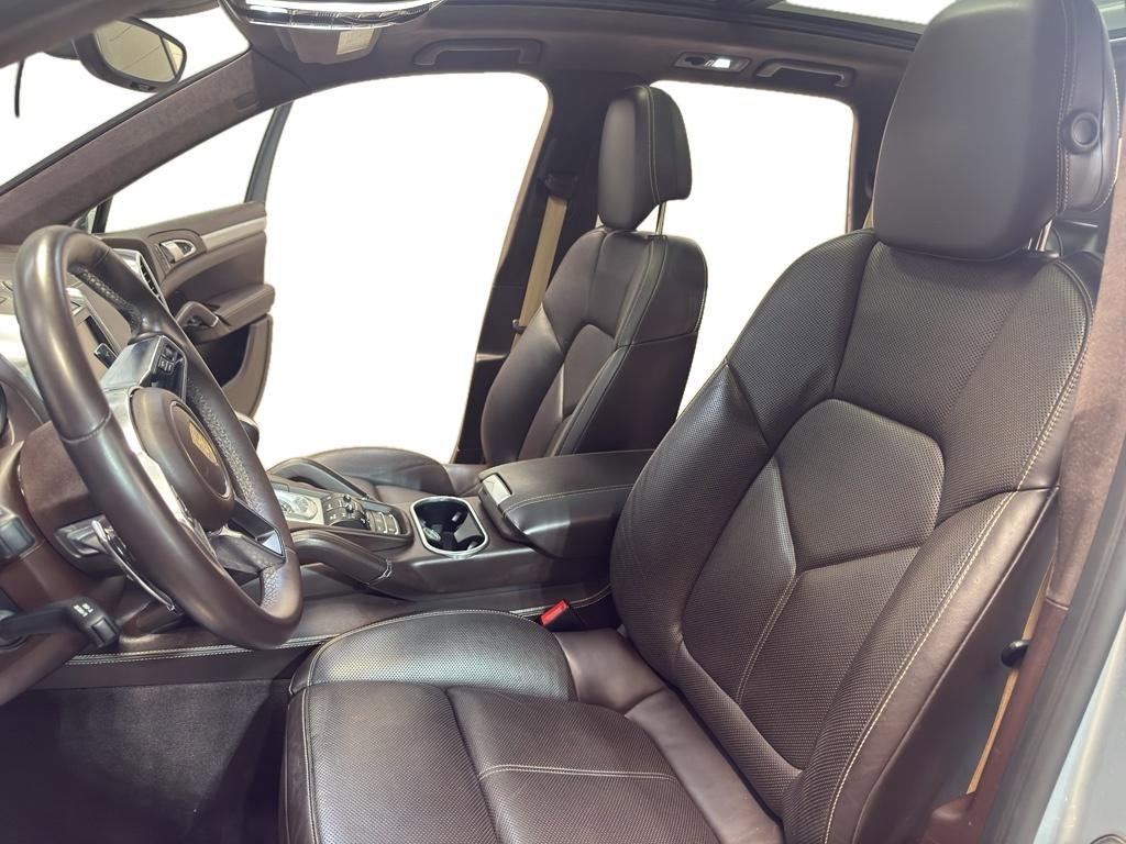 Used 2016 Porsche Cayenne Turbo image 14