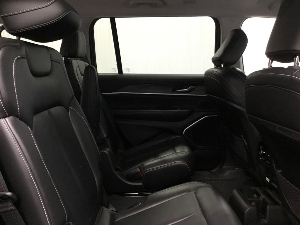 Used 2023 Jeep Grand Cherokee L Limited w/ Trailer Tow Group (B) AWD/4WD image 21