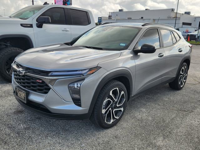 Used 2025 Chevrolet Trax RS w/ Sunroof Package image 3