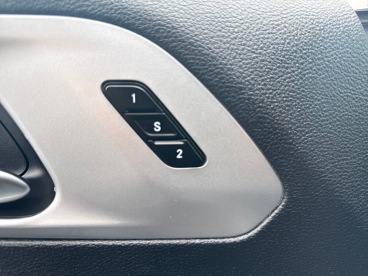 Used 2025 Chrysler Pacifica Premium image 18