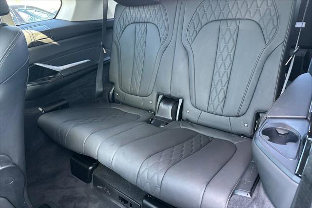 Used 2025 BMW X7 xDrive40i AWD/4WD image 14