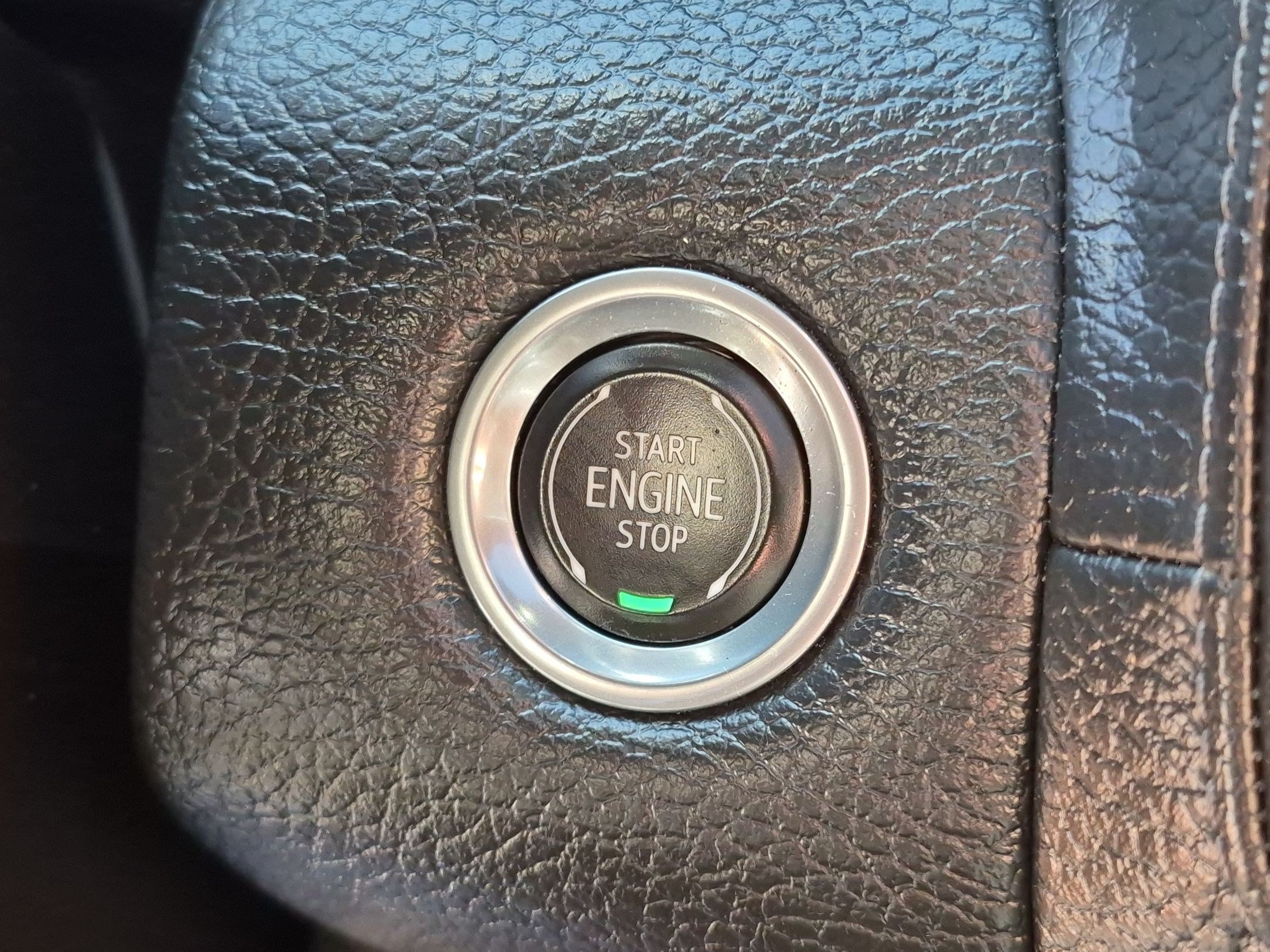 Used 2023 GMC Yukon XL Denali AWD/4WD image 18