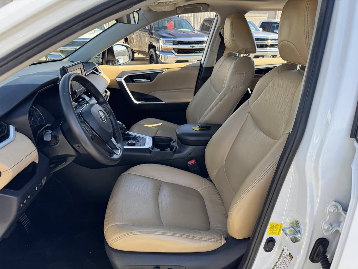 Used 2020 Toyota RAV4 XLE w/ Convenience Package AWD/4WD image 22